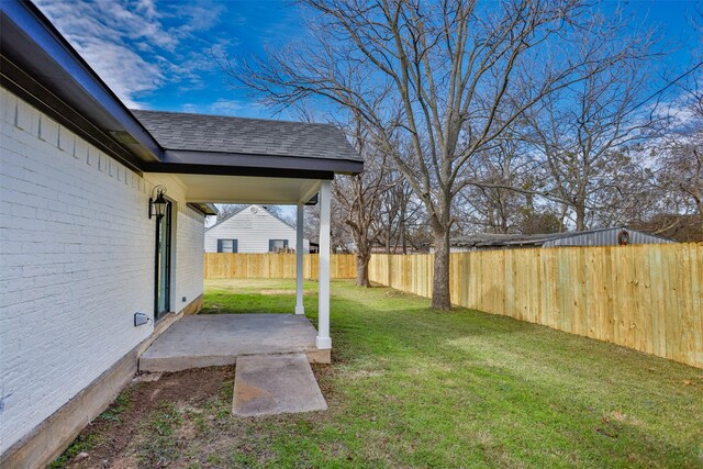 view of yard featuring a patio area