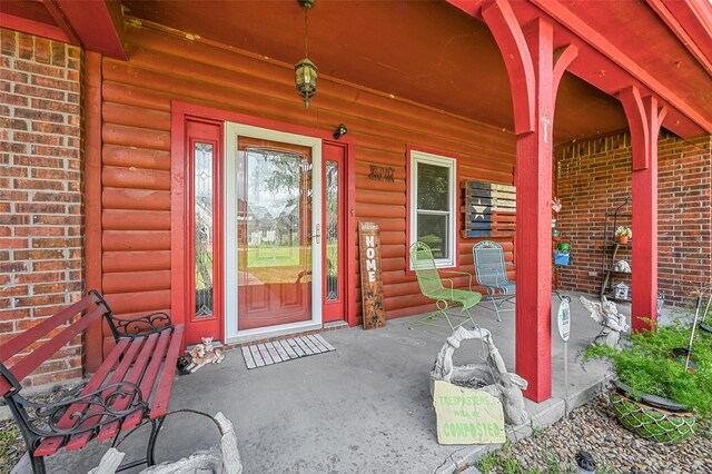 property entrance with covered porch