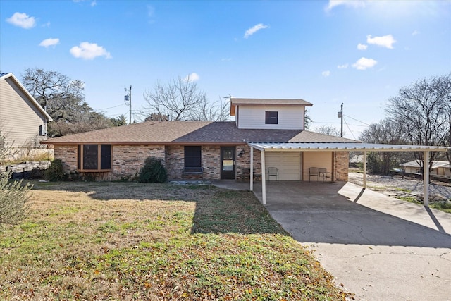 view of front facade featuring a front yard and a carport