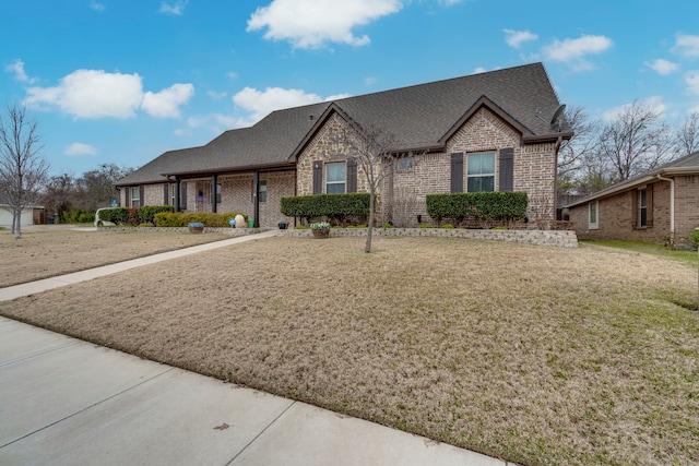 view of front facade with a front lawn