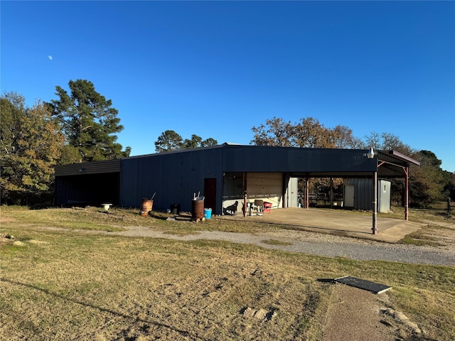 view of outdoor structure with a yard