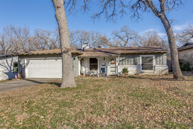 ranch-style home featuring a front lawn and a garage