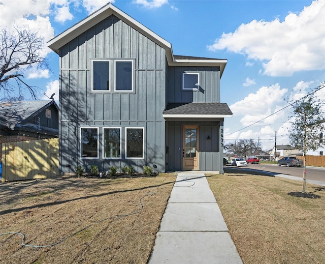 view of front of property with a front yard