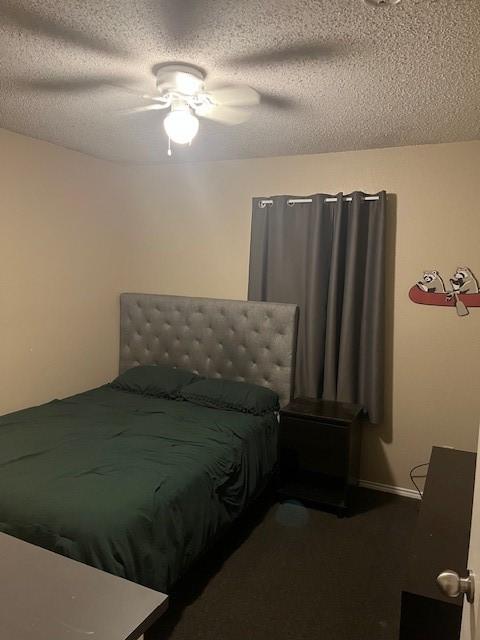 bedroom featuring ceiling fan and a textured ceiling