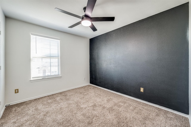 carpeted empty room featuring ceiling fan