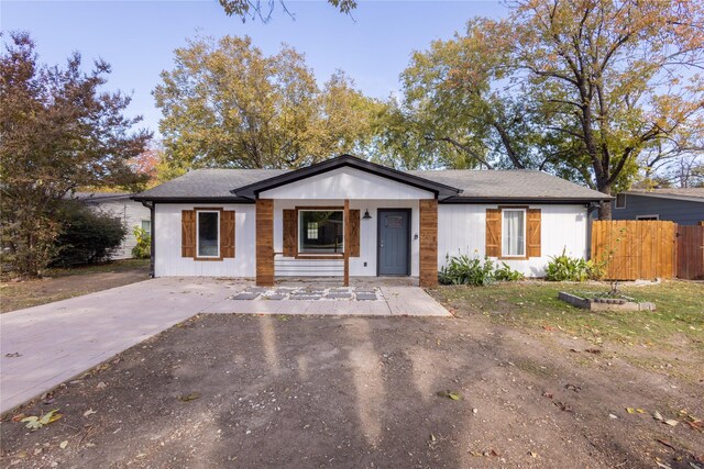 single story home featuring covered porch