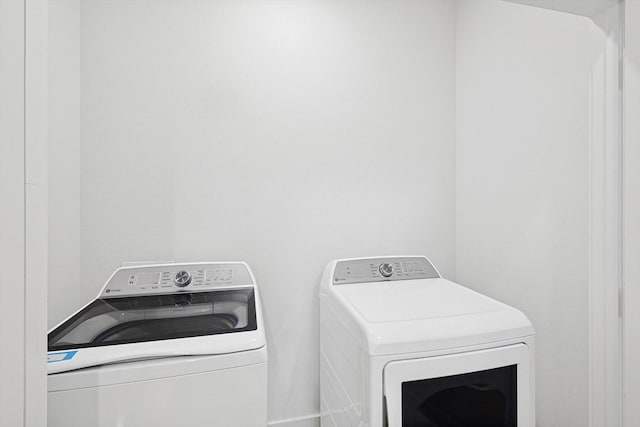 washroom featuring washing machine and clothes dryer