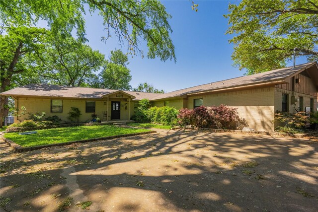 view of front of property with a front lawn and brick siding