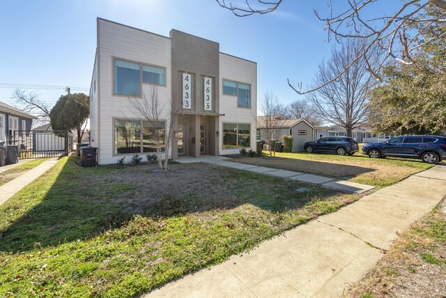 view of front of property featuring cooling unit and a front yard