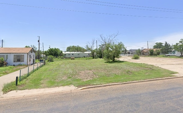 Listing photo 2 for 702 E 6th St, Borger TX 79007