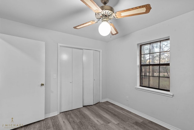 unfurnished bedroom featuring light hardwood / wood-style floors, a closet, and ceiling fan