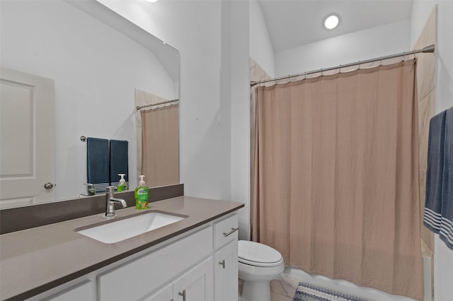 full bathroom with shower / bath combo with shower curtain, vanity, and toilet