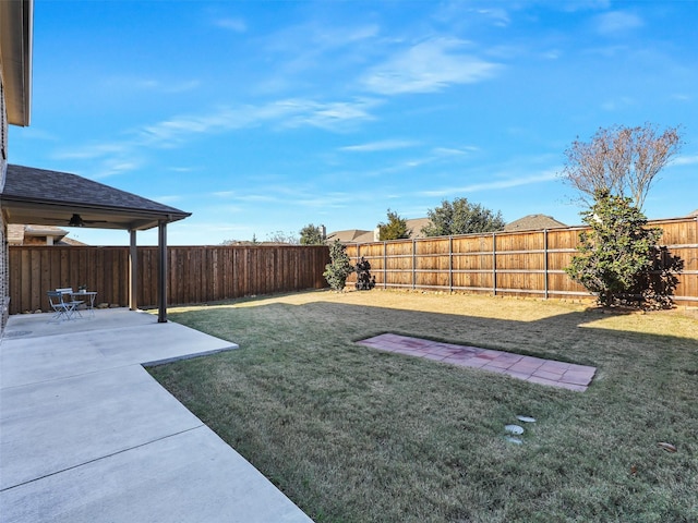 view of yard with a patio and ceiling fan