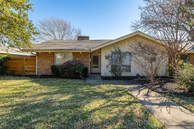 ranch-style house featuring a front lawn