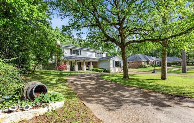 view of front of property with a front yard