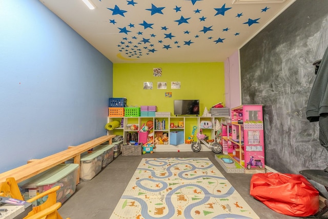 playroom featuring concrete flooring