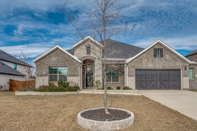 view of front facade with a garage and a front yard