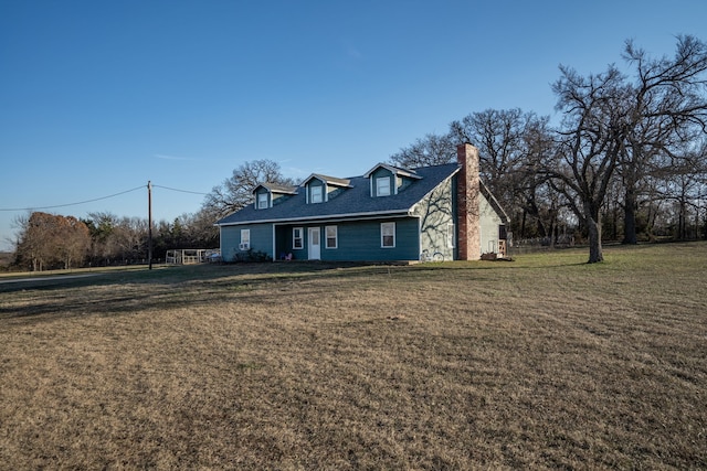 view of front of home featuring a front yard