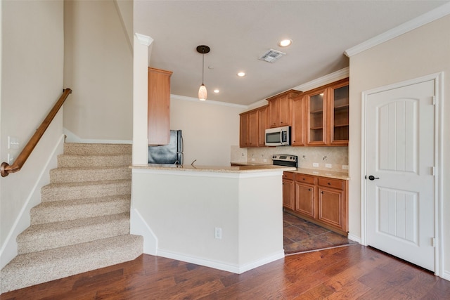 kitchen featuring backsplash, stainless steel appliances, dark hardwood / wood-style floors, decorative light fixtures, and kitchen peninsula