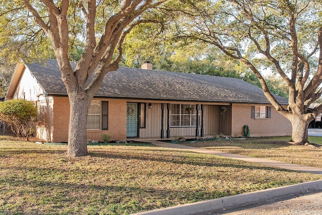 single story home with a front yard