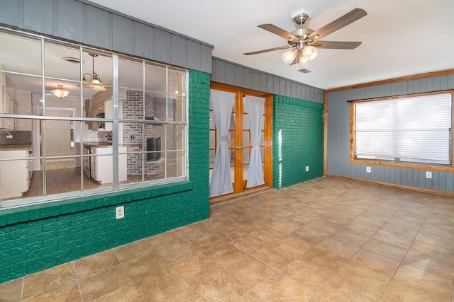 unfurnished room featuring ceiling fan