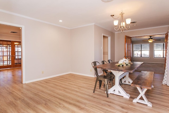 dining room featuring crown molding, light hardwood / wood-style floors, and ceiling fan with notable chandelier