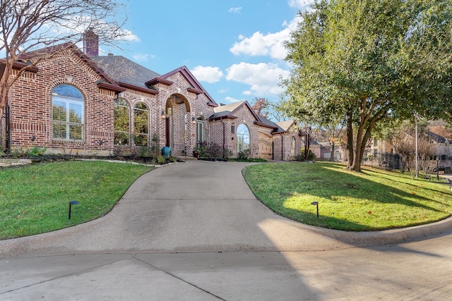 view of front facade with a front lawn