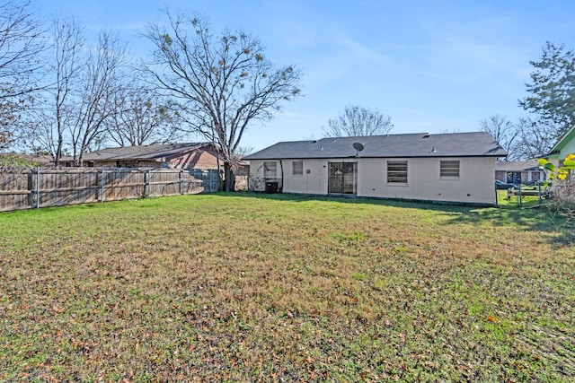 back of house featuring a lawn