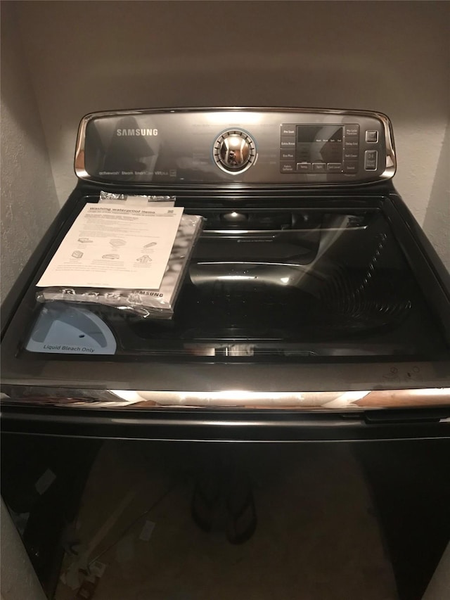 room details featuring black range with electric stovetop