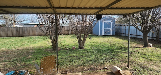 view of yard with a storage unit