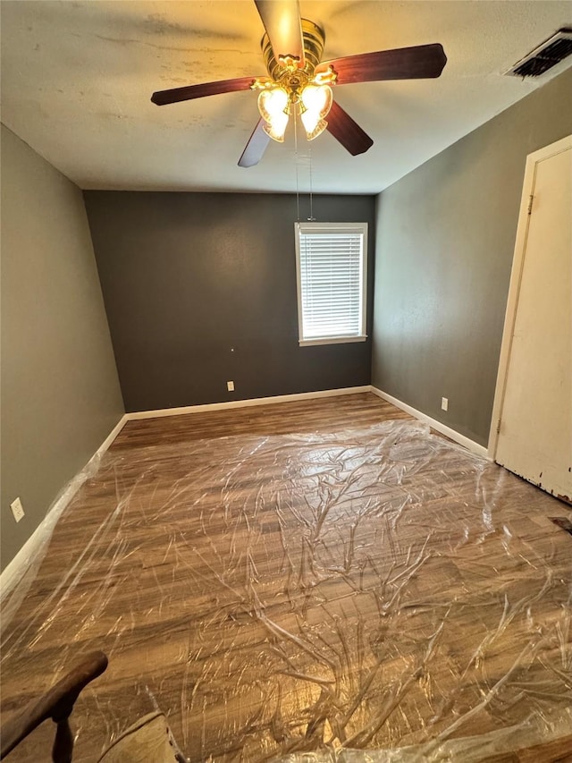 unfurnished room featuring ceiling fan and a textured ceiling