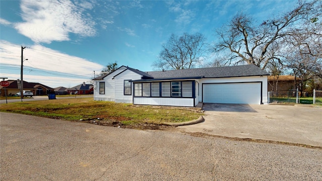 view of front facade featuring a front yard and a garage