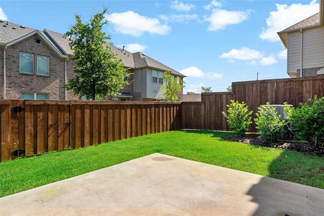 view of yard featuring a patio