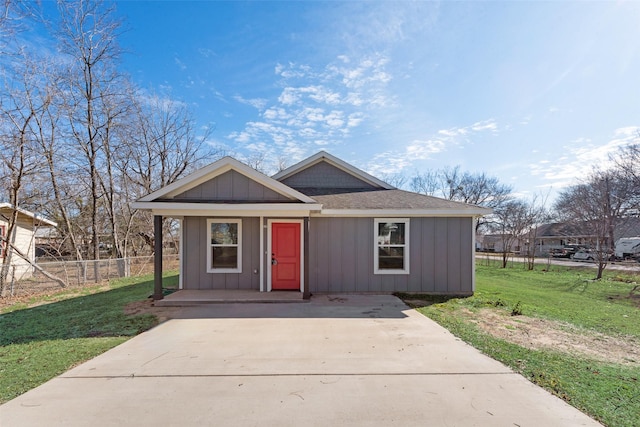 view of front of house with a front yard