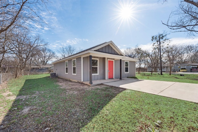 view of front of house with cooling unit and a front yard