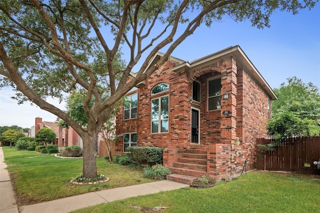 view of front of house featuring a front yard