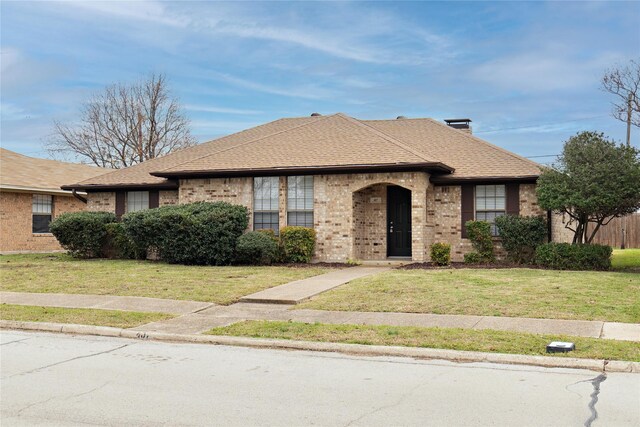 view of front of house featuring a front yard