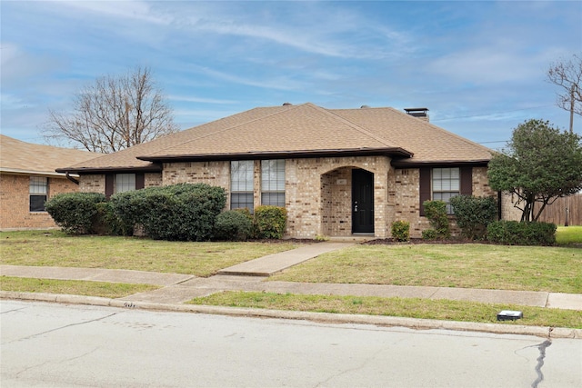 view of front of property with a front yard