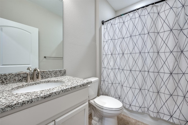 full bathroom featuring shower / tub combo with curtain, vanity, and toilet