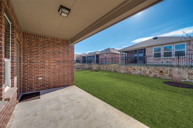 view of yard featuring a patio area