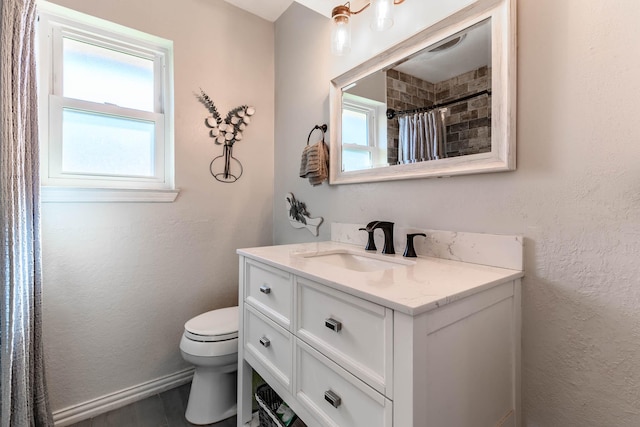 bathroom with a shower with curtain, plenty of natural light, toilet, and vanity