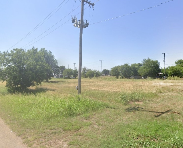 Listing photo 3 for 312 E Railroad Ave, Electra TX 76360