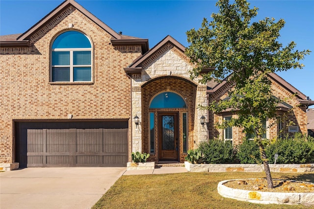 view of front facade featuring a garage