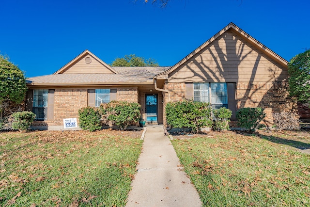 view of front of house featuring a front yard