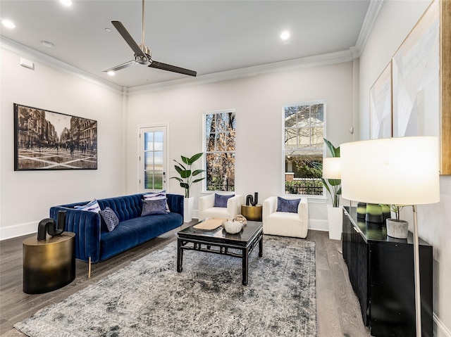 living room with wood-type flooring, plenty of natural light, ceiling fan, and crown molding