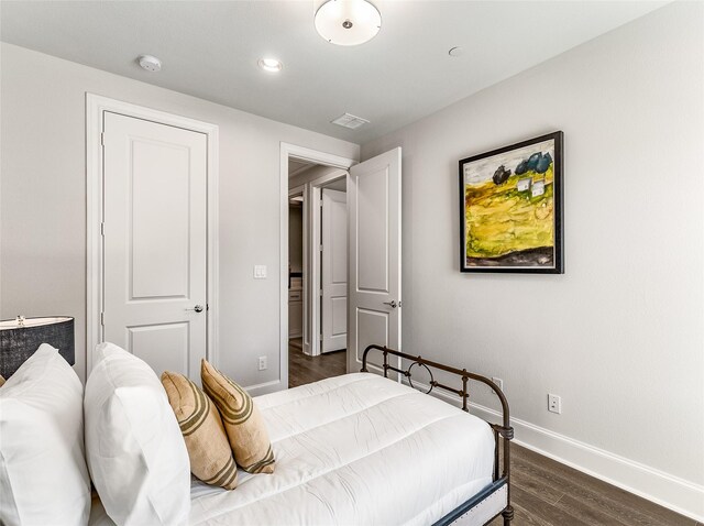 bedroom featuring ceiling fan, vaulted ceiling, light hardwood / wood-style flooring, and ensuite bath