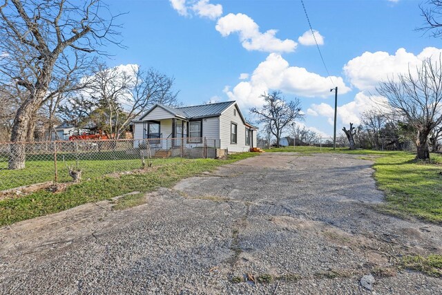 view of front of property with a front lawn