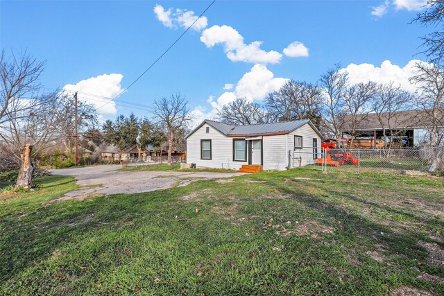 exterior space featuring a yard