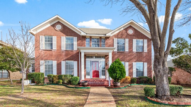 view of front of house with a front lawn