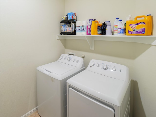 washroom featuring washing machine and clothes dryer